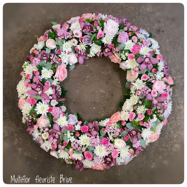 Couronne funéraire de fleurs roses